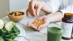 România, în topul țărilor consumatoare de suplimente alimentare! Ultimele cercetări arată că sunt, de fapt, inutile
